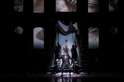 Carlos Álvarez (Scarpia) in the final scene of the first act.