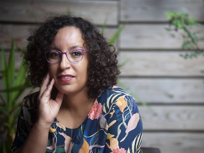 La escritora Najat El Hachmi, en la libreria Laie de Barcelona el 5 de septiembre.