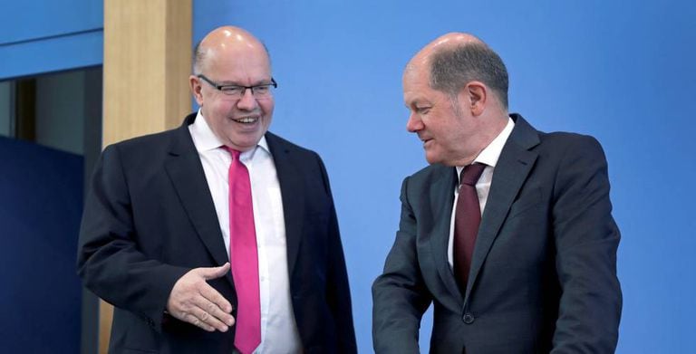 El ministro de Economía alemán, Peter Altmaier, y el ministro de Finanzas, Olaf Scholz, tras la reunión en Berlín. 
