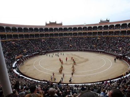 Ambiente y vista panor&aacute;mica de la  plaza de toros 