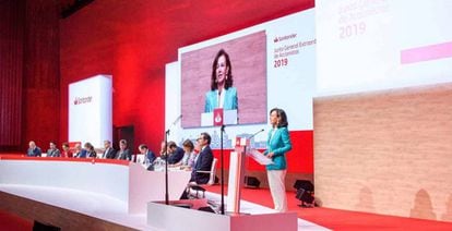 Ana Botín en la Junta General de Accionistas de Banco Santander de 2019. 