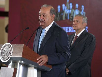 Imagen de archivo de Carlos Slim y Andrés Manuel López Obrador, durante una conferencia matutina de Presidencia en 2019.