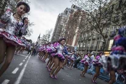 Un grupo de danza boliviano participa del Carnaval de Madrid, en una imagen de archivo.