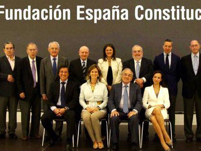 Foto de grupo de los miembros de la Fundaci&oacute;n Espa&ntilde;a Constitucional.