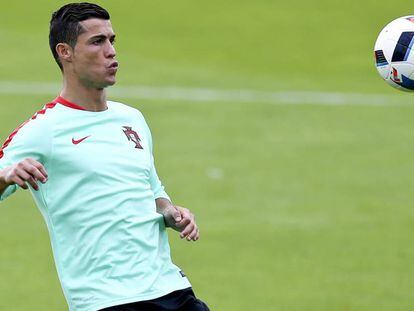 Cristiano Ronaldo, durante un entrenamiento con Portugal.