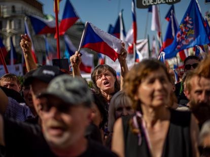 Protesta contra el Gobierno checo convocada por un movimiento que rechaza la ayuda a Ucrania, el sábado 16 de septiembre.