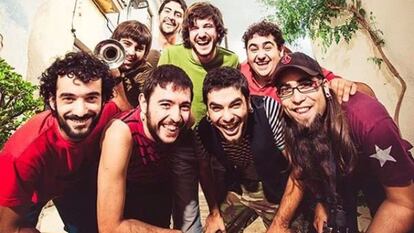 Imagen promocional del grupo Txarango.
