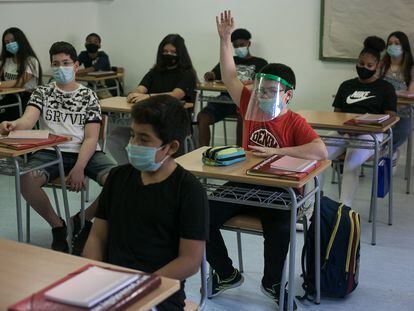 Alumnos de primero de la ESO en el instituto Joanot Martorell, en Esplugues de Llobregat.