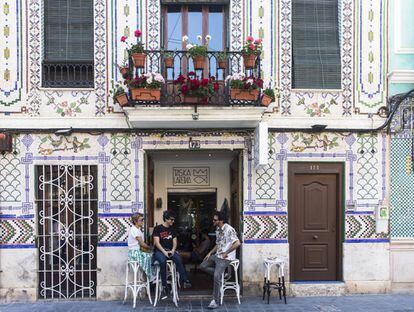 El Barrio del Cabanyal con sus coloridas fachadas modernistas es uno de los más singulares de la ciudad de Valencia