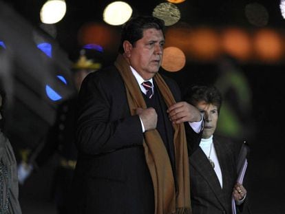 Alan García, en Buenos Aires en 2010. En vídeo, fallece el expresidente de Perú, Alan García, tras dispararse en la cabeza antes de ser detenido.