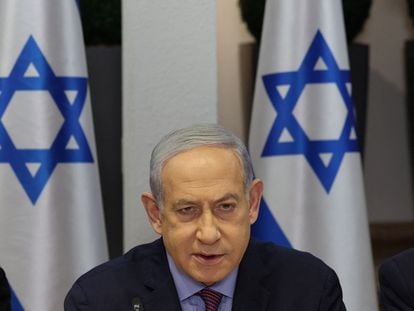El primer ministro israelí, Benjamín Netanyahu, el 31 de diciembre en la reunión semanal de su Gobierno en la base militar de Kirya, en Tel Aviv.
