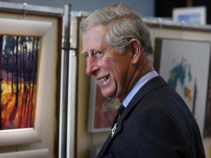 El príncipe Carlos, durante su visita a una exposición en la ciudad escocesa de Thurso, Escocia.