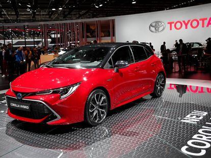 El nuevo Toyota Corolla híbrido, presentado en el salón del automóvil de París 2018.