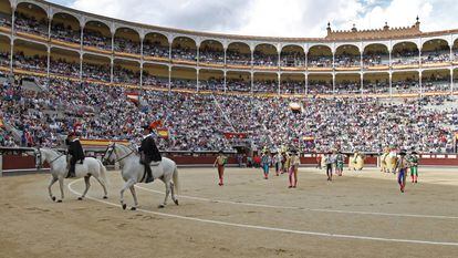 Paseíllo en la plaza de toros de Las Ventas.