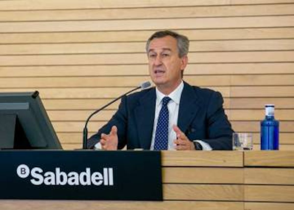 El Sabadell recaudó un 62% impulsado por la reducción de costes y TSB |  Economía