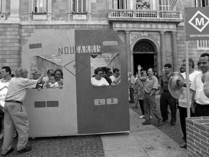 Protesta ve&iuml;nal a la Pla&ccedil;a Sant Jaume, el juny del 1992.