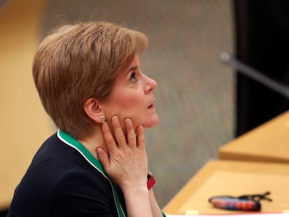 La ministra principal de Escocia, Nicola Sturgeon, en el Parlamento Autónomo de Holyrood, este martes