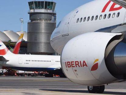 Aviones de Iberia y British Airways, ambas del grupo de aerolíneas IAG.