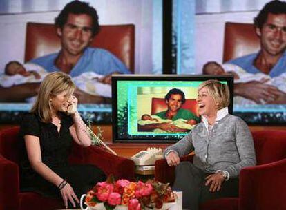 Laura Bush hablando con su padre en el programa de Ellen DeGeneres.