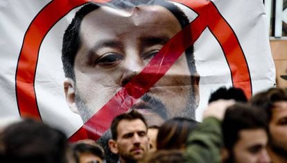 anifestación contra el vicepresidente Matteo Salvini durante su visita a Nápoles el pasado 2 de octubre.  C