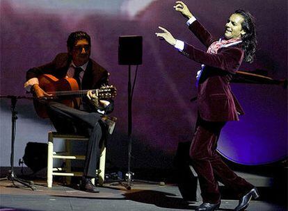 Instante del espectáculo 'Puro' del bailaor sevillano en el marco de la Bienal de Flamenco