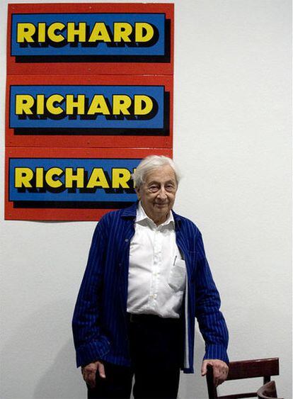 Bombelli, con una pieza de Richard Hamilton en 2006.