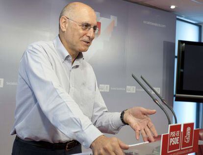 Ares, instantes antes de iniciar su comparecencia para informar sobre la precampaña en la sede del PSE en Bilbao.