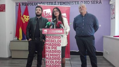 La candidata de IU a la Comunidad de Madrid, Sol Sánchez, el responsable de Relaciones Políticas, Álvaro Aguilera, y el de Área Interna, Javier Viondi. En vídeo, el portavoz de IU en Madrid, Mauricio Valiente, llama a la "unidad de la izquierda".
