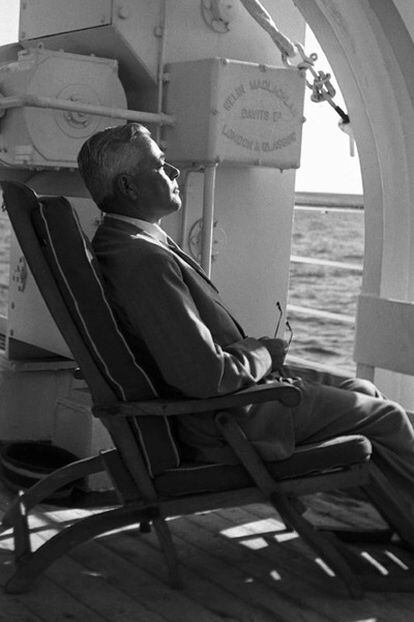 Jaume Vicens Vives, durante un viaje en barco rumbo a Cerdeña, en 1957.