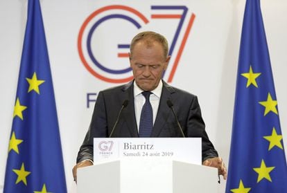 El presidente del Consejo Europeo, Donald Tusk, durante una rueda de prensa, este sábado en Biarritz. Tusk se mostró "dispuesto a escuchar" las ideas del primer ministro británico, Boris Johnson, para un Brexit acordado, siempre que estas sean "operativas, realistas y aceptables para todos los Estados miembros, incluida Irlanda".