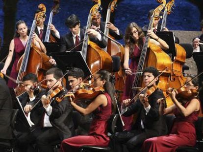 Varios m&uacute;sicos de la red nacional de orquestas infantiles y juveniles de Venezuela.