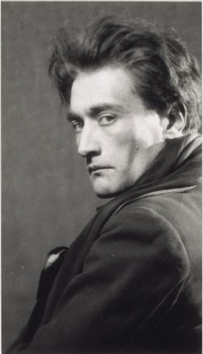 Antonin Artaud, fotografiado por Man Ray en 1926.