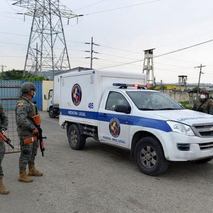 La Fiscalía confirmó el levantamiento de ocho cadáveres de la prisión de Latacunga.
