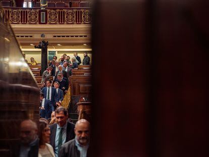 Diputados a su salida de una sesión plenaria en el Congreso de los Diputados, a el pasado 18 de mayo.