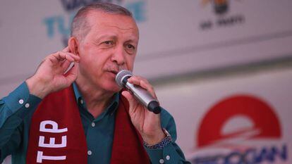 El presidente turco, Recep Tayyip Erdogán, participa en un acto electoral de su partido.