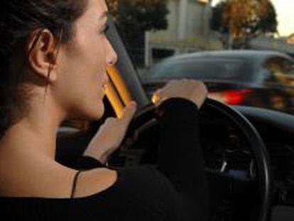 El seguro del coche se ha encarecido un 24% en las conductoras nóveles