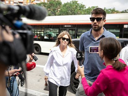 Gerard Piqué y Clara Chía, a su llegada este miércoles a la Ciudad de la Justicia, en Barcelona.