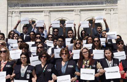 Protesta de los trabajadores de la CIDH ante la sede de la OEA 