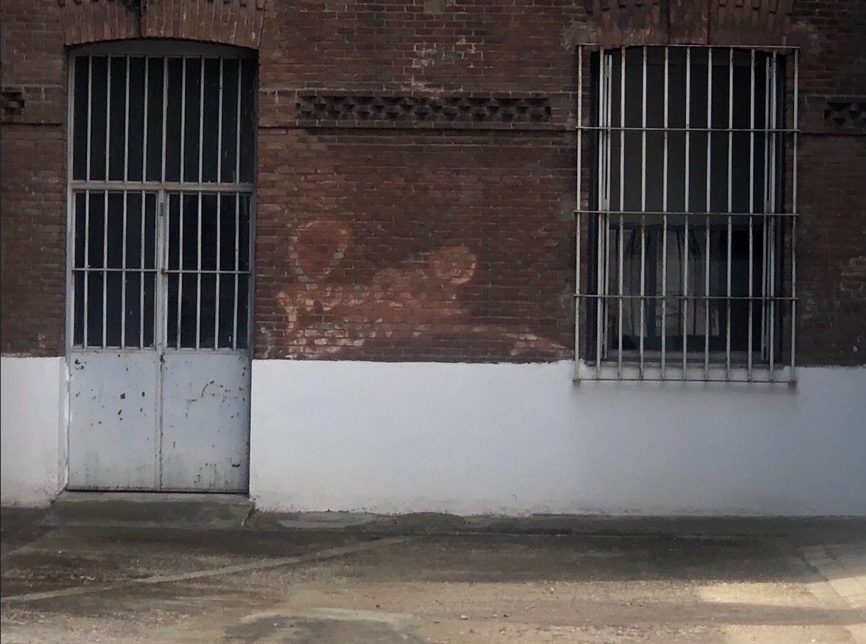 La increíble historia del grafiti de ‘Muelle’ descubierto en una cárcel 30 años después