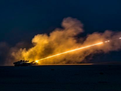 Una lanzadera de multicohetes Himars dispara el pasado junio contra posiciones rusas.