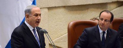 Hollande escucha a Netanyahu en el parlamento israelí.