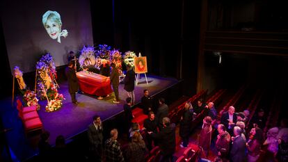 Capilla ardiente de la actriz Concha Velasco, en el Teatro de la Latina, el 2 de diciembre de 2023