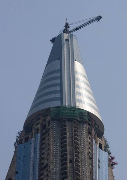 La cúpula del Ryungyong Hotel, donde originalmente estaba planeado que hubiese cinco restaurantes giratorios. 31 años después, sigue vacía.