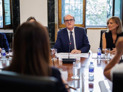 Ángel Gabilondo y la adjunta segunda al Defensor, Patricia Bárcena García, al inicio de la segunda reunión de la Comisión Asesora del Defensor del Pueblo.