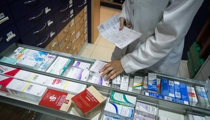 Medicamentos en una farmacia.