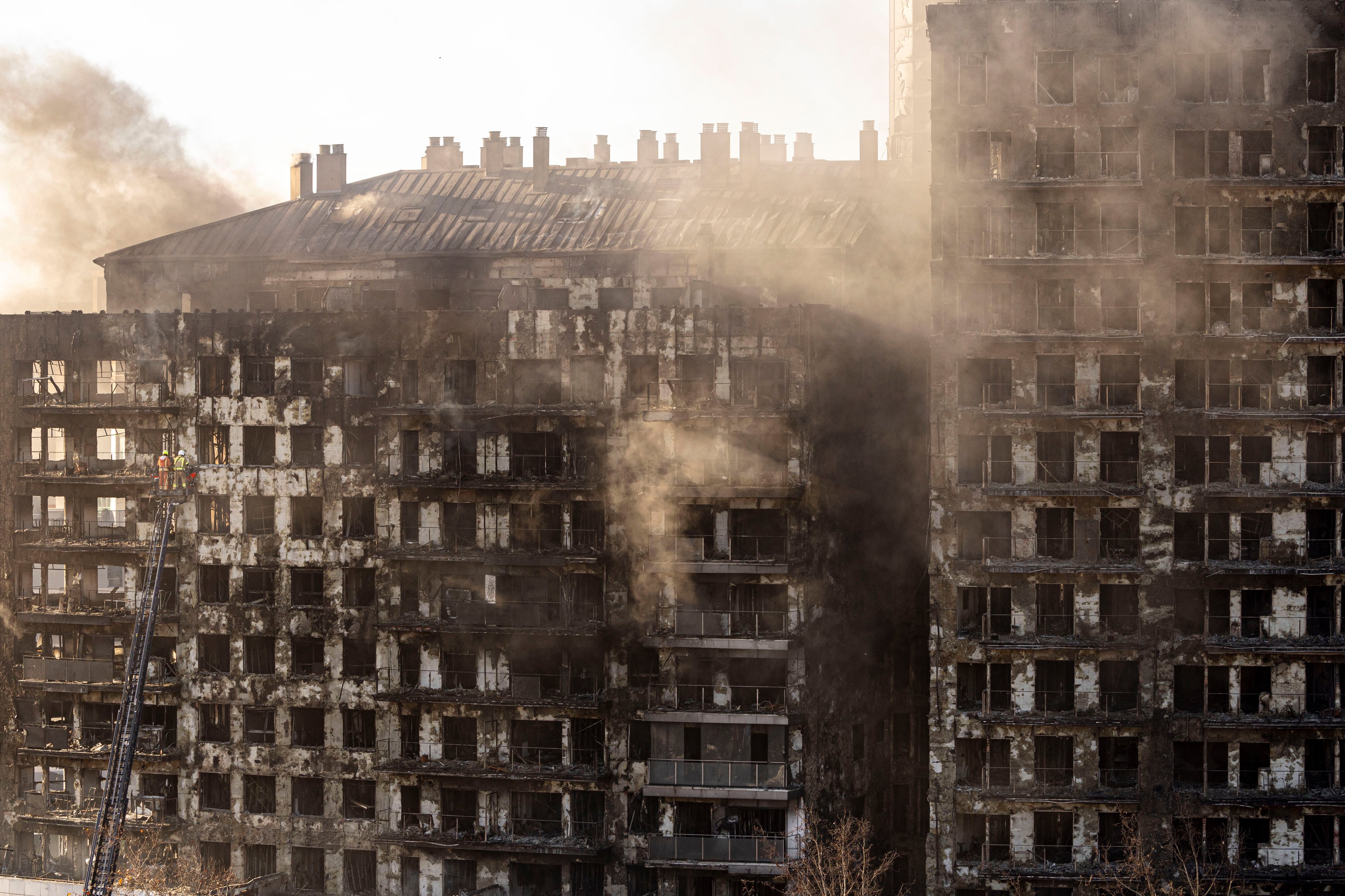 El juez mantiene el archivo de la causa por el incendio de Campanar hasta que reciba el informe policial definitivo