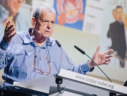 El Nobel de Qu&iacute;mica Aaron Ciechanover da una charla durante el encuentro de Nobeles de Lindau, Alemania, en junio de 2017.