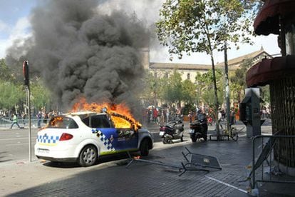 Los disturbios de Barcelona han acabado con destrozos en la ronda Universitat.