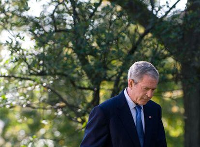El presidente de Estados Unidos, George W. Bush, tras su comparecencia en la Casa Blanca.