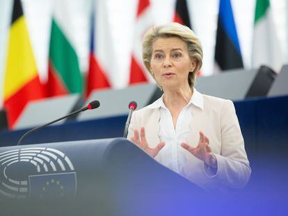 La presidenta de la Comisión Europea, Ursula von der Leyen, durante su intervención ante la Eurocámara este martes.